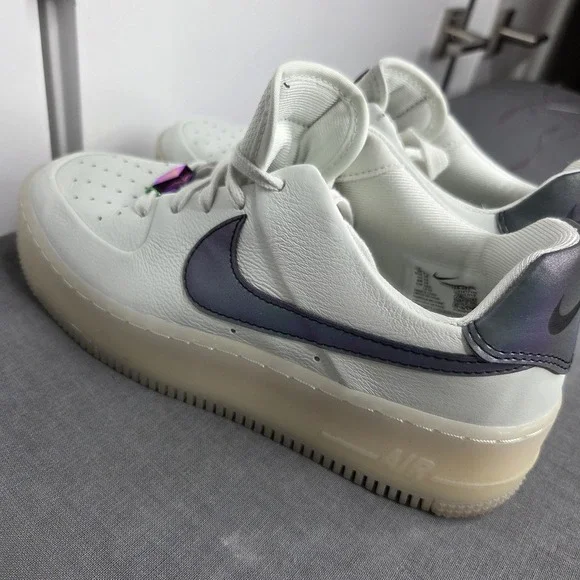 Nike Air Force 1 Women's White Iridescent Swoosh Sneakers Size 7 US - Picture 6 of 10